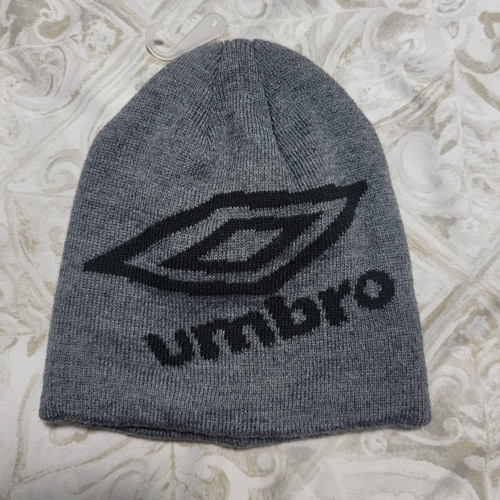 Umbro SIGNAL Youth Knit Skully Gray Hat ONE SIZE FITS MOST NEW WITHOUT TAGS
